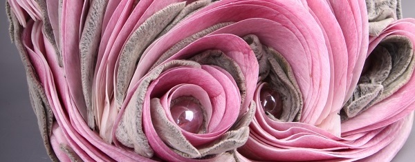 гламелия, созданная из лепестков лилий